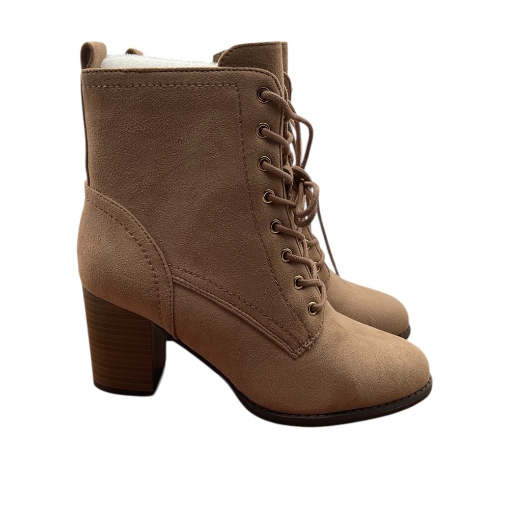 Journee Collection Baylor Tan Lace-Up Boots‎ size 8